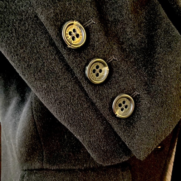 BCBG MaxAzria | long coat with 3 branded button closure. Two front flap pockets. - Picture 5 of 8